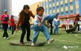 成都蓉城迎来新赛季开门红，费利佩进球送武汉三镇首败，裁判出示8张黄牌